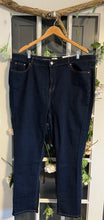 Load image into Gallery viewer, Penn. Indigo Curvyfit Straight Leg Denim 24