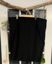 Load image into Gallery viewer, Torrid Black Stretch Pencil Skirt 4X