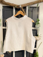 Load image into Gallery viewer, White Crop 4X