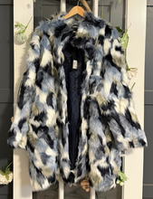 Load image into Gallery viewer, Ulla Popken faux fur blue print coat 28/30