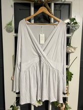 Load image into Gallery viewer, White Cross-Over Top 3X