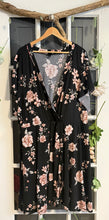 Load image into Gallery viewer, Torrid Black Floral Short-Sleeved Dress 6X