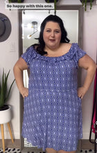 Load image into Gallery viewer, Short-Sleeved Blue Pattern Dress 22/24