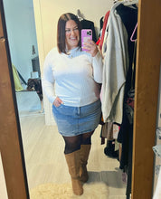 Load image into Gallery viewer, Reitmans Cream Top with Pearls 2X
