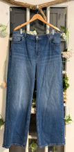 Load image into Gallery viewer, Penn. DC Curvy Jeans Wide-Leg 22
