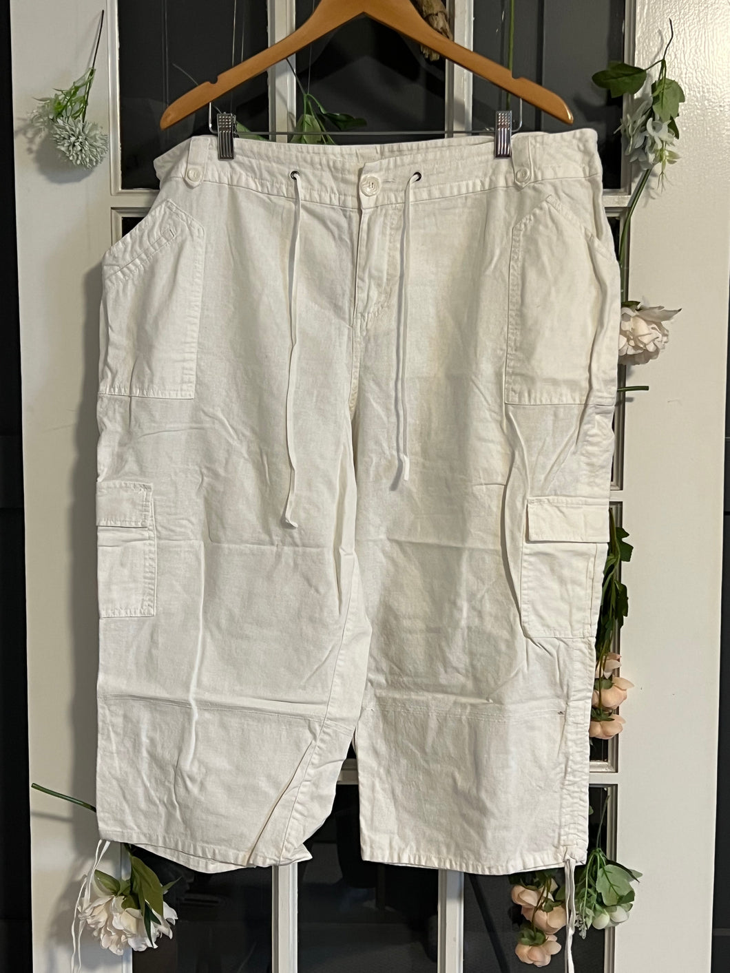 Lane Bryant White Linen Capri 20