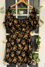 Load image into Gallery viewer, Black and Sienna Floral Dress 4X
