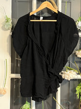 Load image into Gallery viewer, Old Navy Black Wrap Shirt XXL
