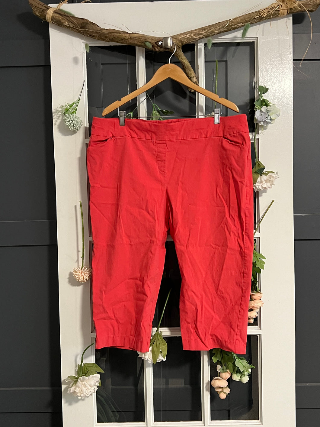 Penn. Savvy Fit Coral Capris 24