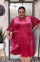Load image into Gallery viewer, Ivy City Co. Pink Velvet Dress with Bows 4X
