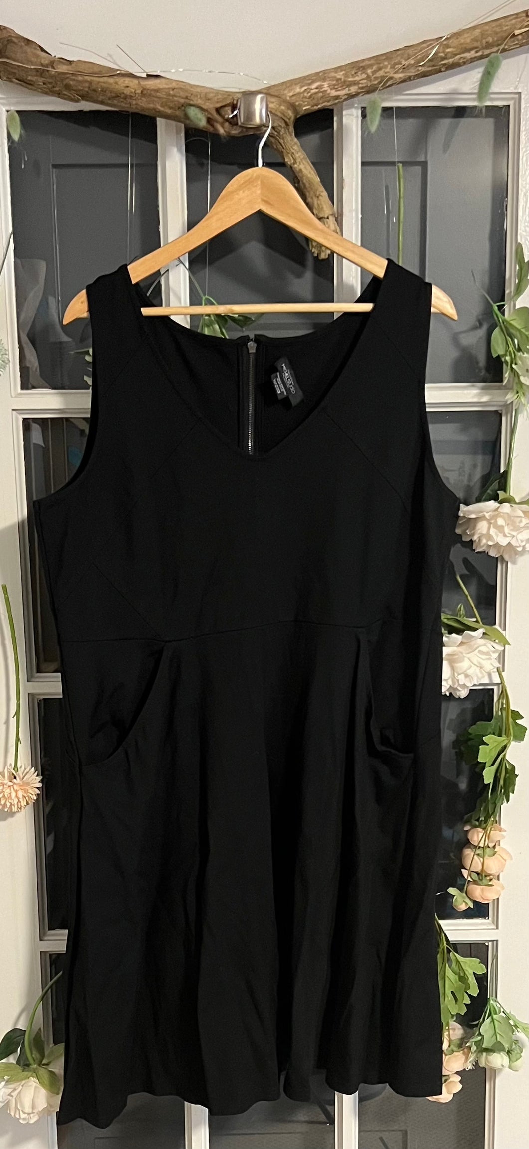 Penn. Sleeveless LBD 2X