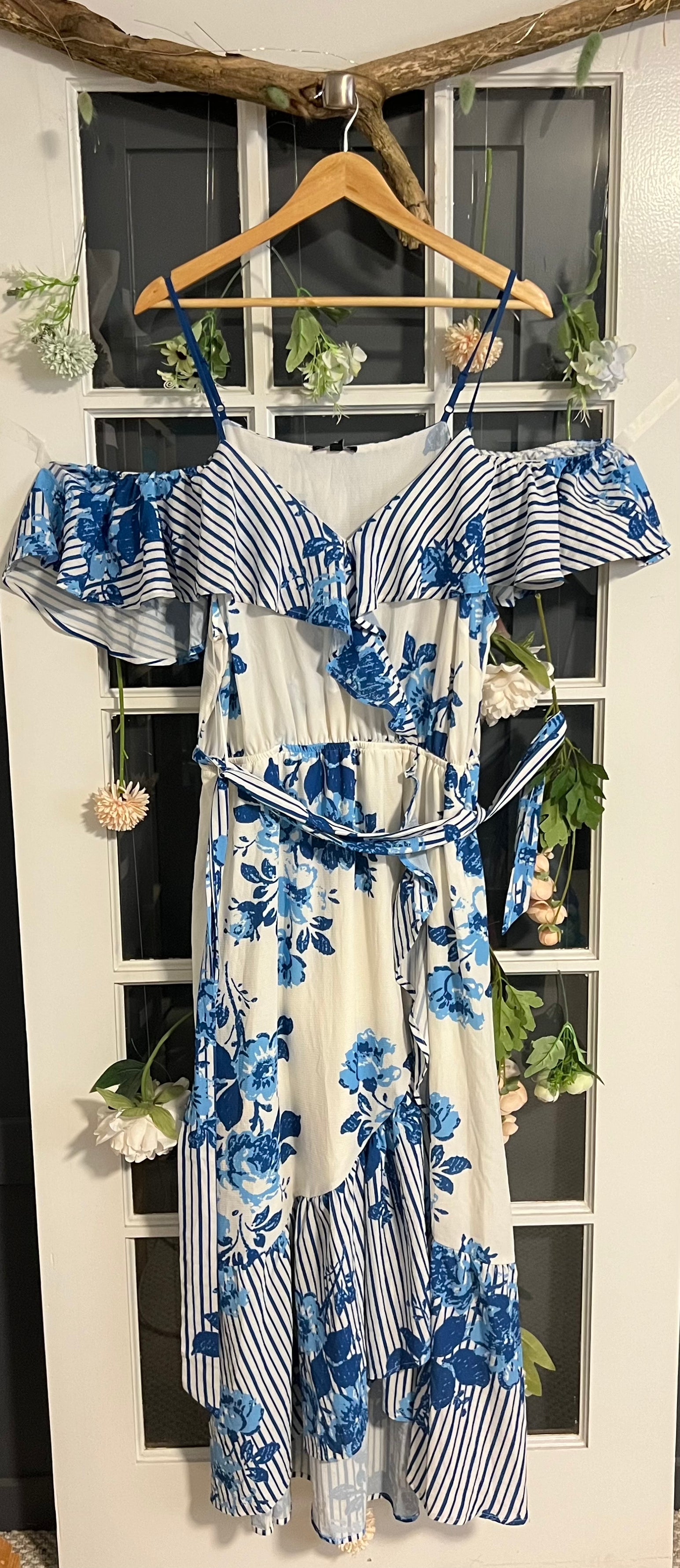 Fashion Nova White and Blue Off-Shoulder Dress 1X – Curvy Thrift Co