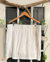 Load image into Gallery viewer, Penn. Activezone White Skort 2X
