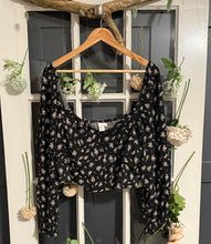 Load image into Gallery viewer, H&amp;M Black Floral Linen Blend Crop XXL
