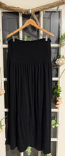 Load image into Gallery viewer, Penn. Strapless Black Maxi 2X
