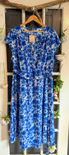 Load image into Gallery viewer, Bloomchic Blue Floral Dress 18-20
