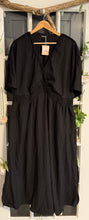 Load image into Gallery viewer, Bloomchic Black Maxi 18-20
