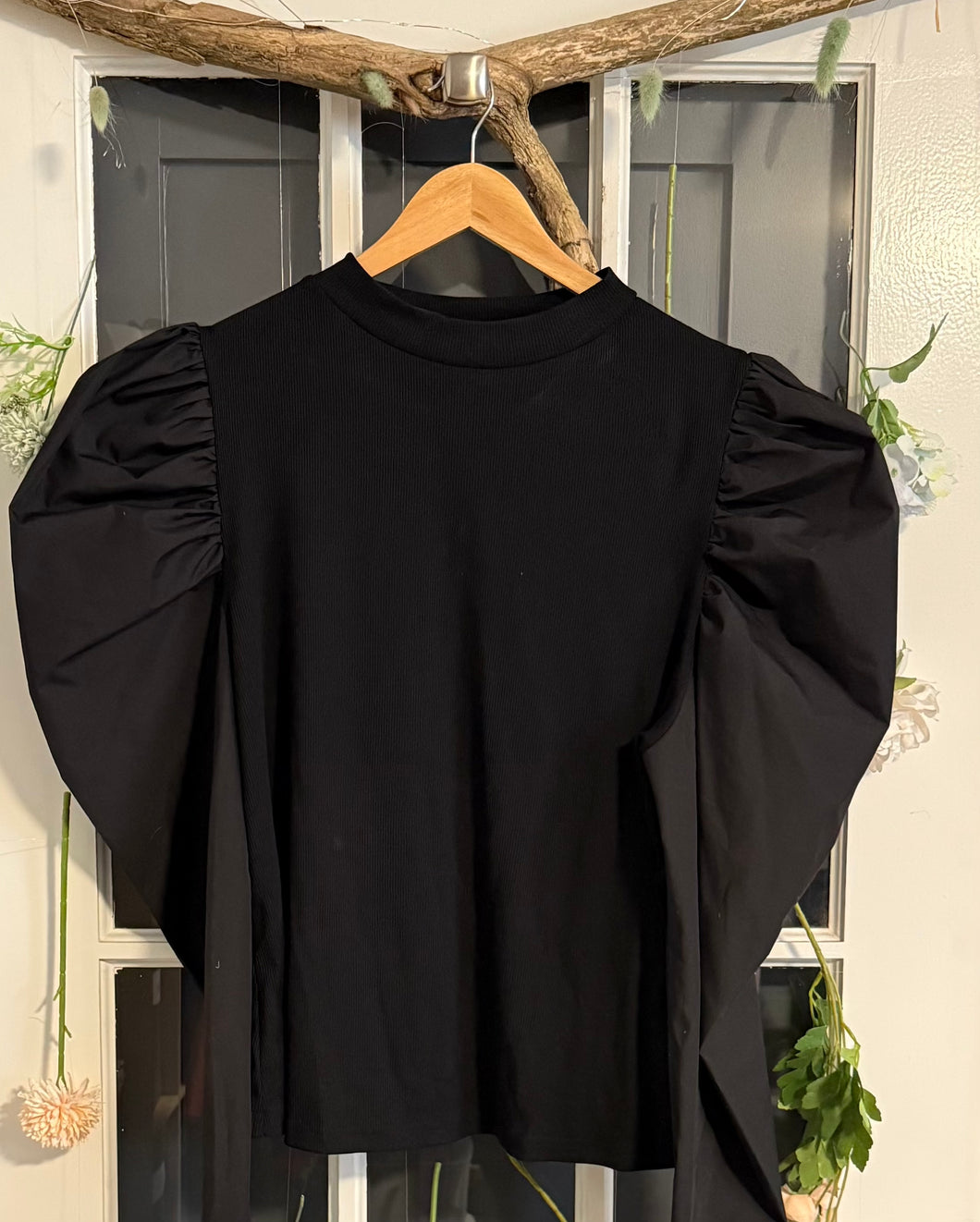 Black Top with Puffed Sleeves 4X