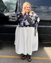 Load image into Gallery viewer, White polka dot skirt 4X
