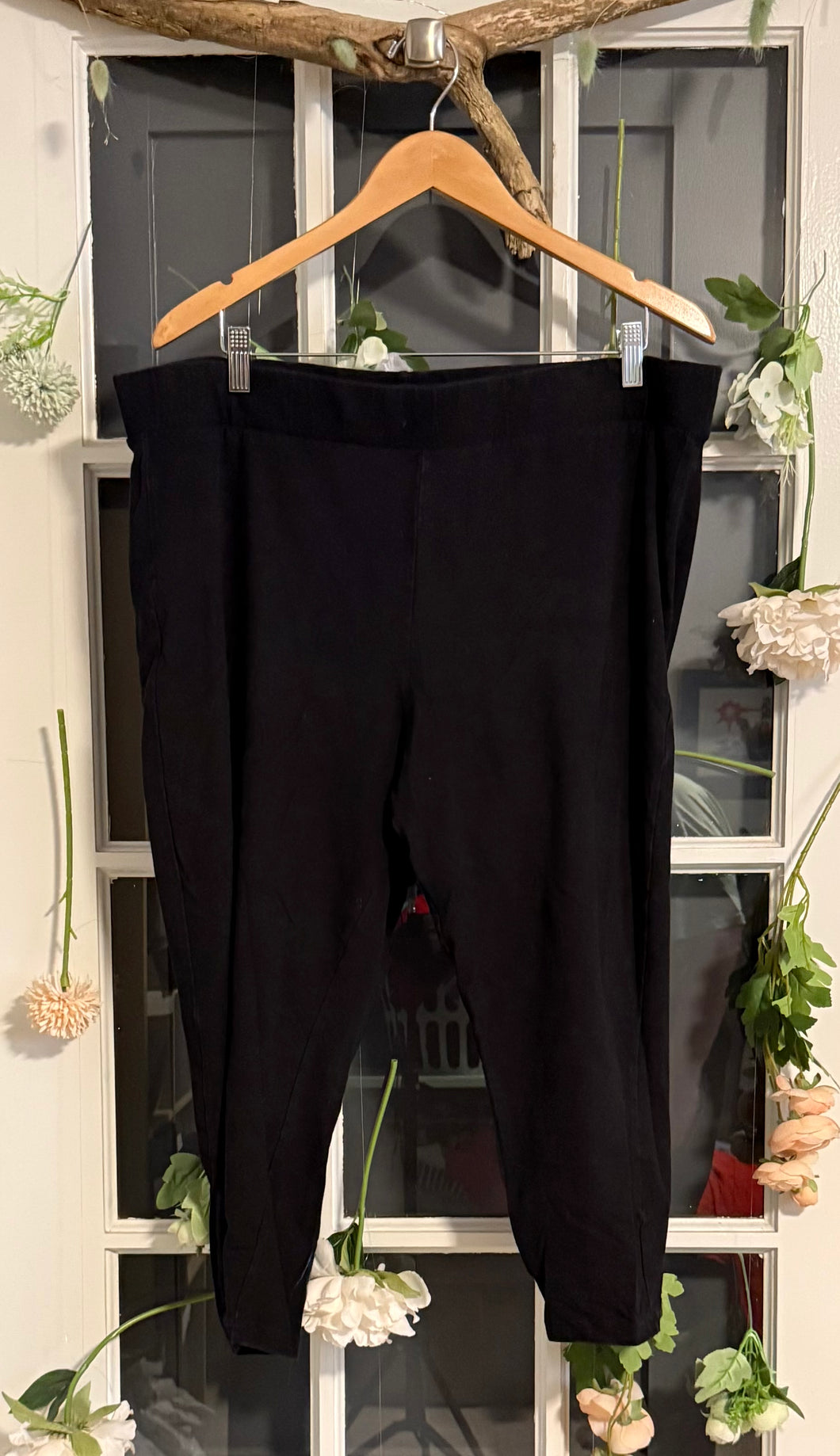 Torrid Black Capri Leggings 4X