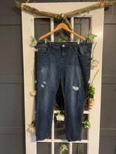 Load image into Gallery viewer, Torrid Skinny 22R
