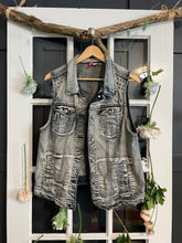 Load image into Gallery viewer, Light Denim Vest 14
