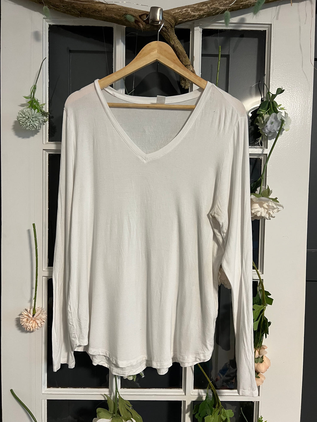 White Long-Sleeved Shirt XL