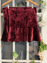 Load image into Gallery viewer, Crushed Velvet Skirt 1X
