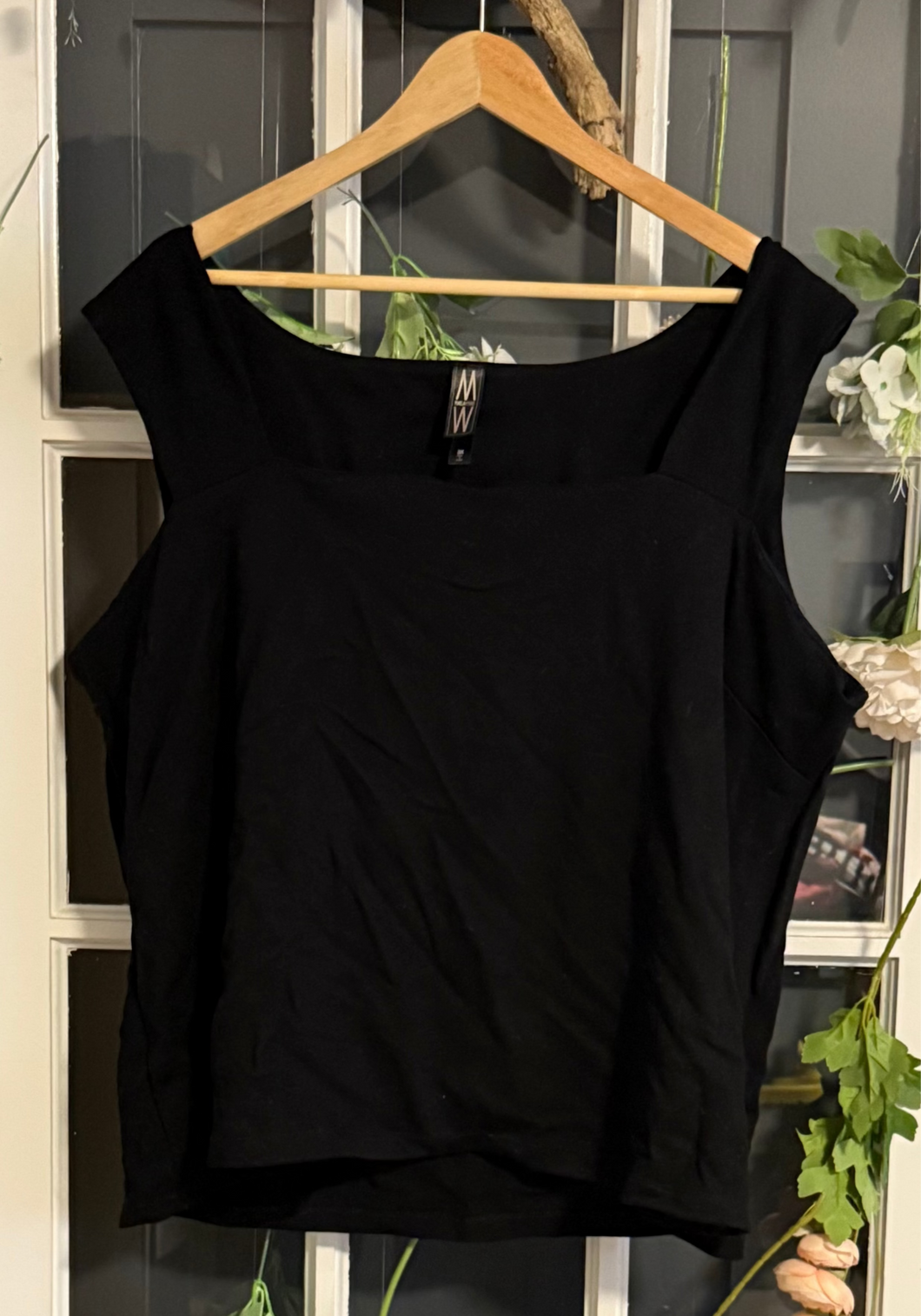 Black square neck tank top 3X