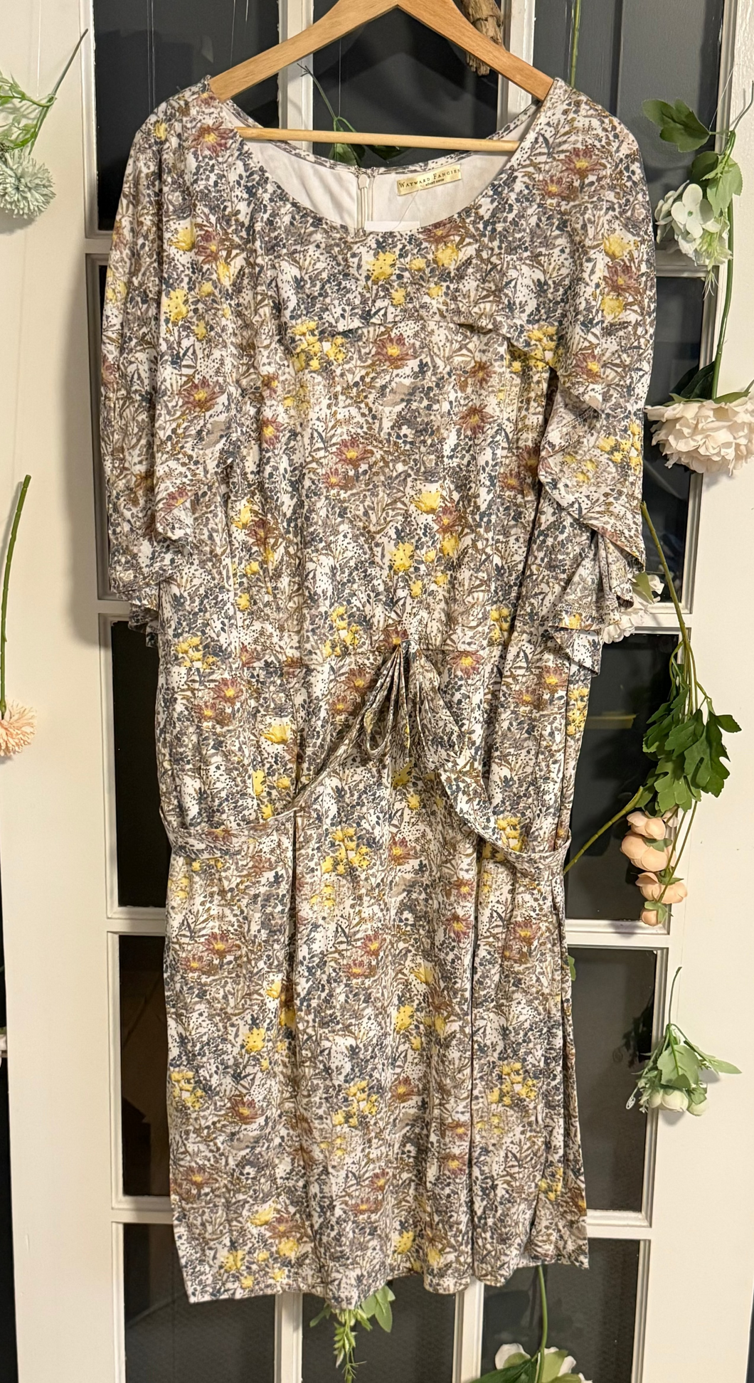 Neutral hues sleeveless dress 4X