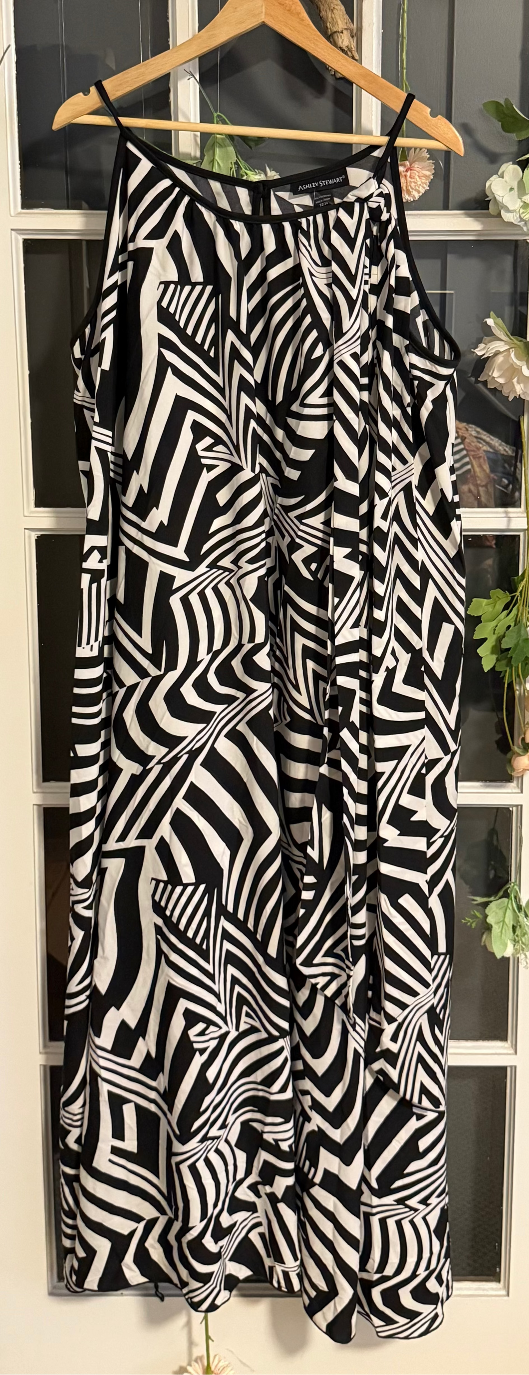 Ashley Stewart black and white maxi dress 22/24