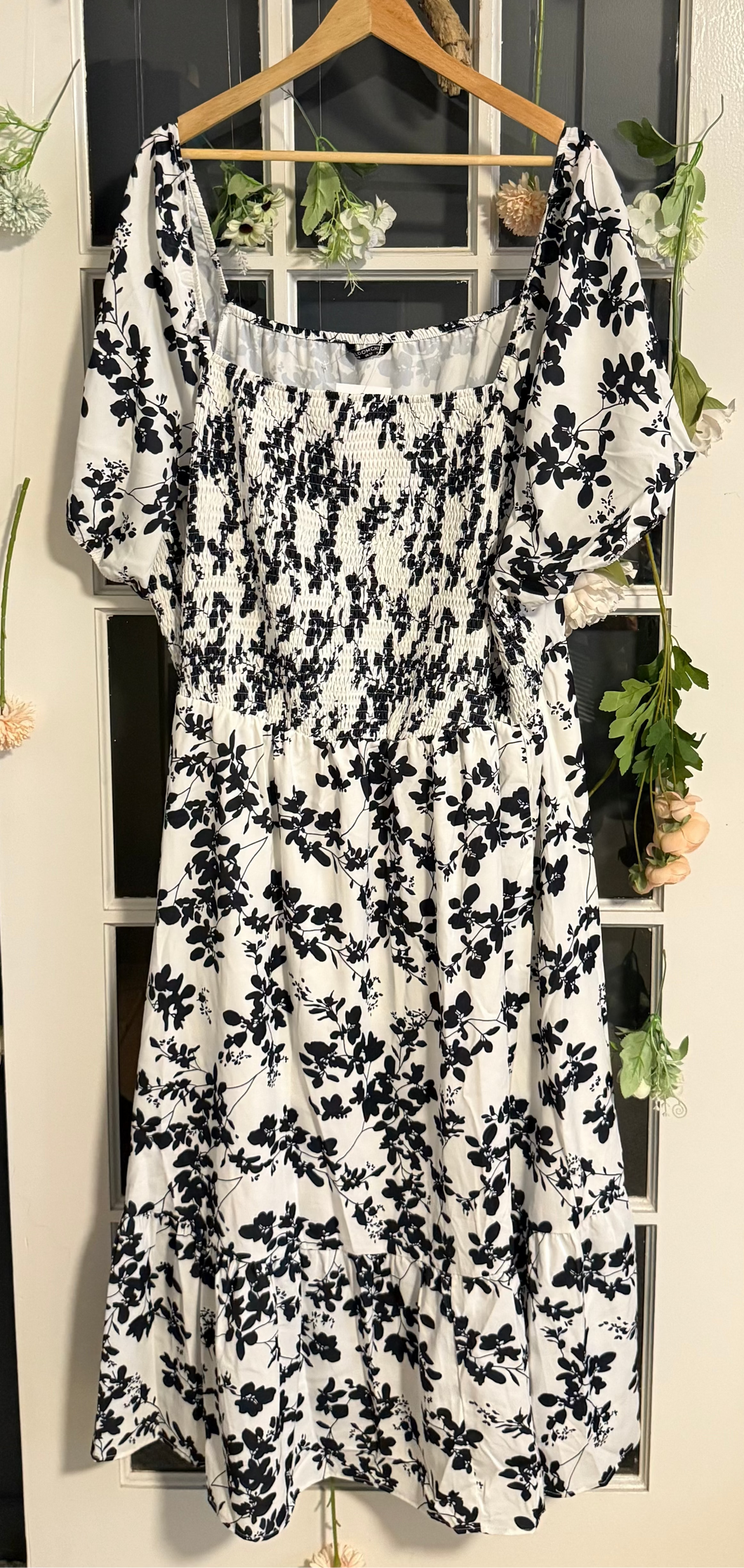 Bloomchic black and white floral dress 28