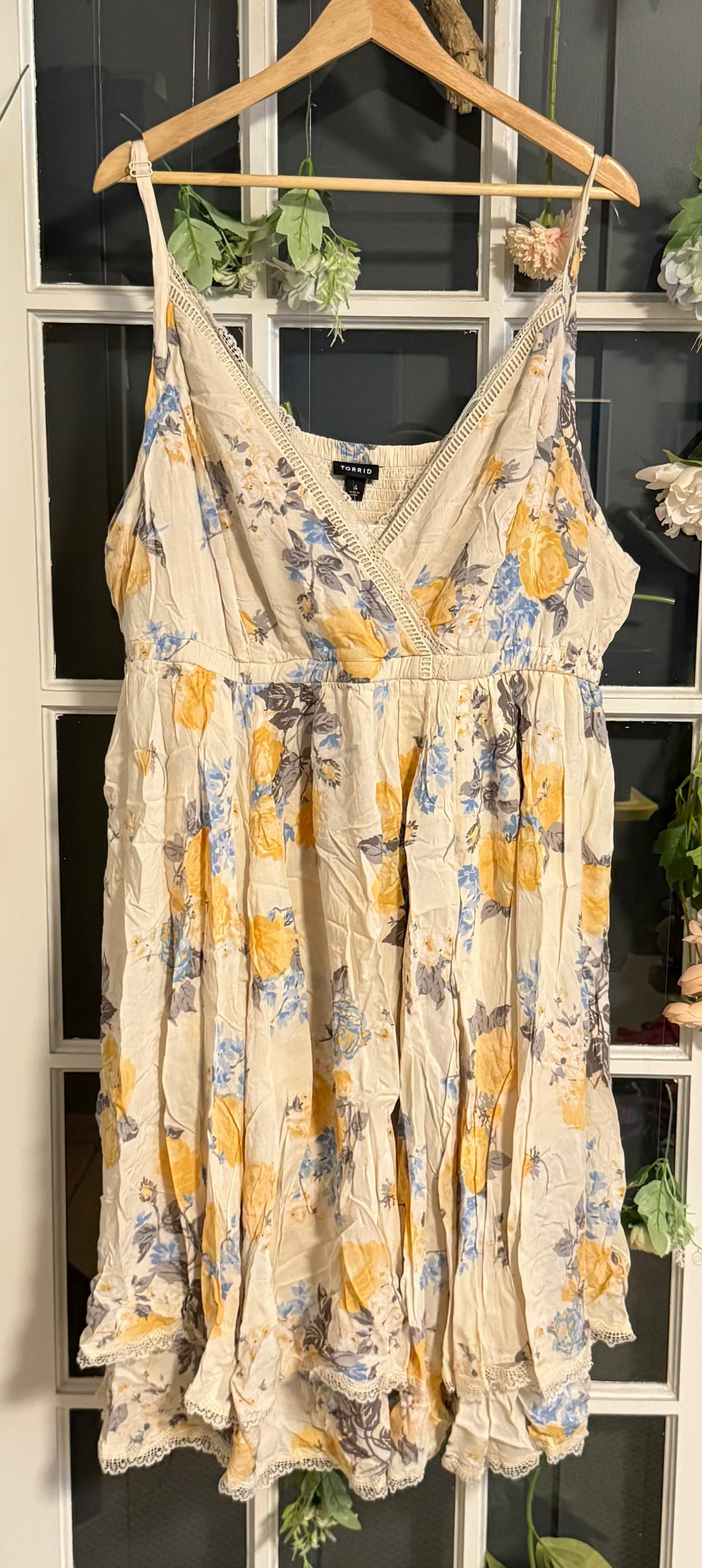 Torrid Cream Floral Dress 4X Curvy Thrift Co. Torrid Cream Floral Dress 4X Curvy Thrift Co.
