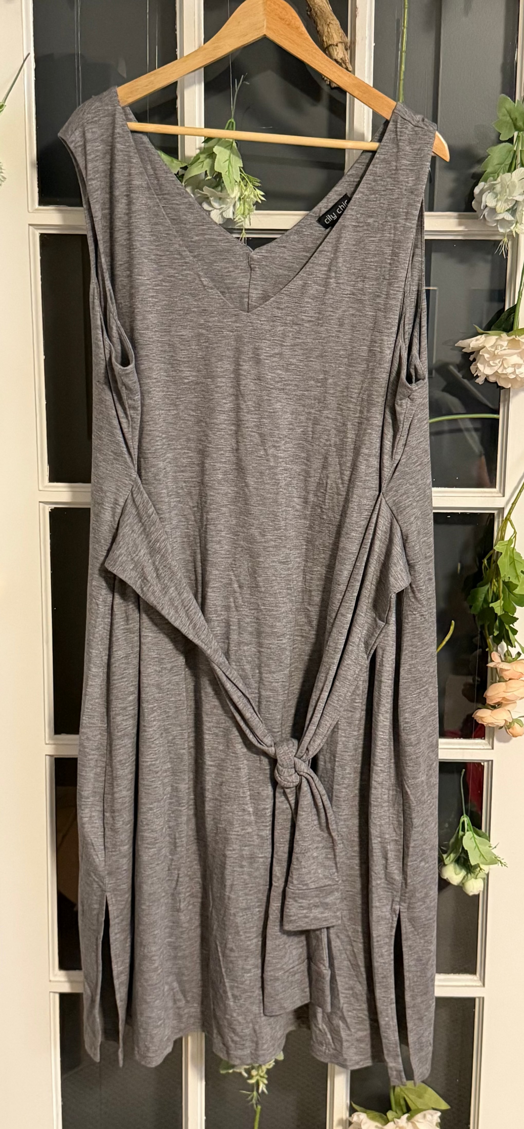Grey sleeveless dress with belt 24