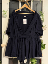 Load image into Gallery viewer, Navy blue short-sleeved top 4X/5X
