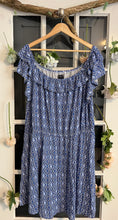 Load image into Gallery viewer, Short-Sleeved Blue Pattern Dress 22/24
