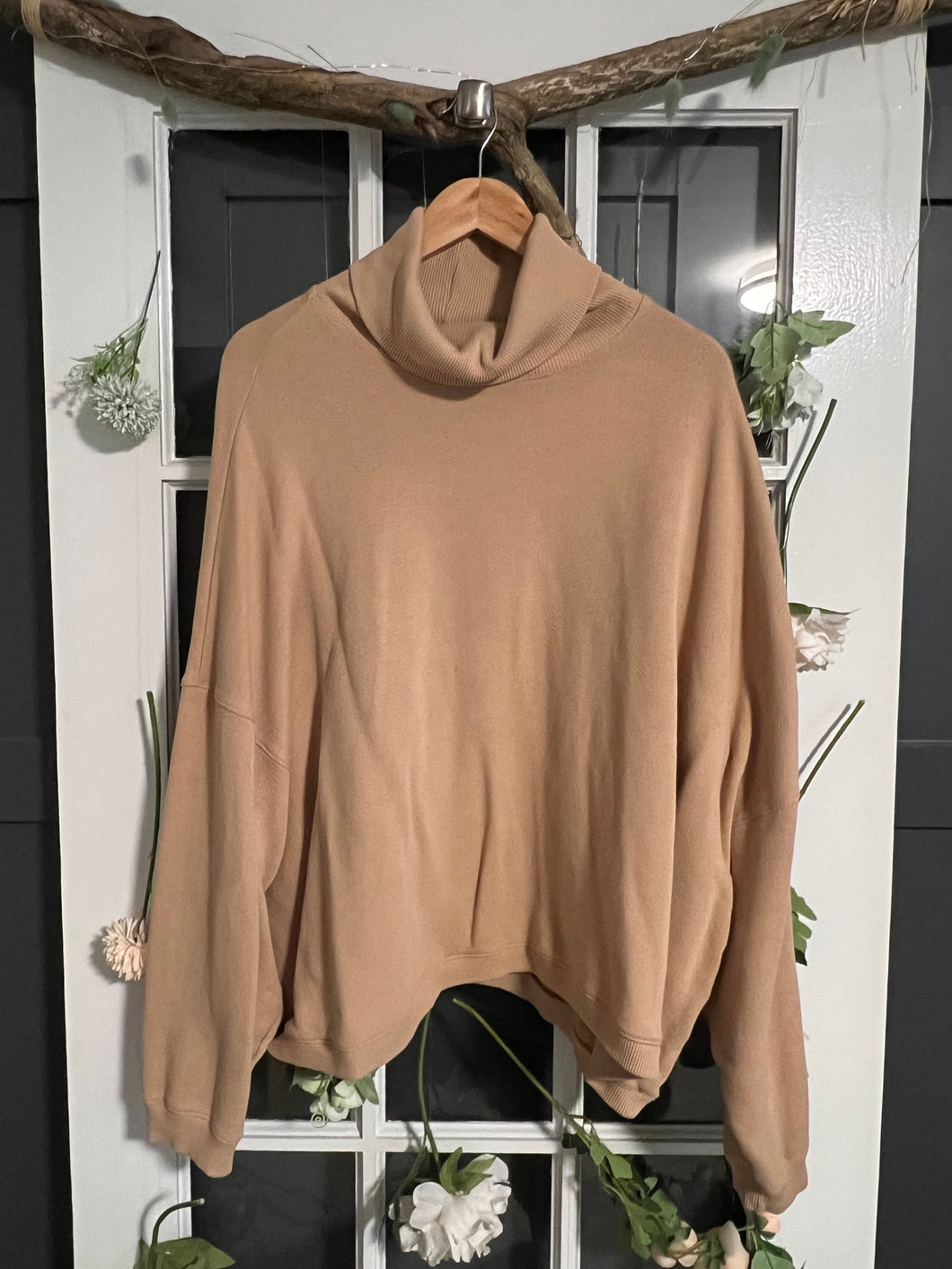 Neutral Turtleneck XXL