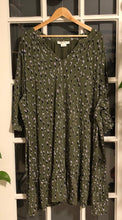 Load image into Gallery viewer, Ruffle Light Green Tunic 4X
