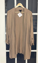 Load image into Gallery viewer, Beige 3/4 Sleeve Cardigan 4X 30/32W
